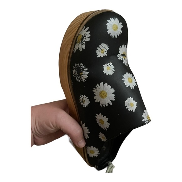 FREE PEOPLE Black Daisy Print Conversational Clog Shoe Size 38.5 NEW - Picture 7 of 8